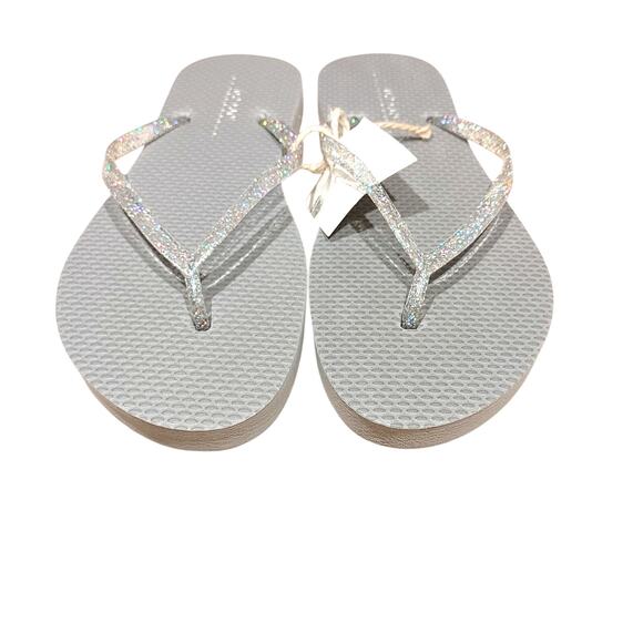 Old Navy size 7 NWOT Grey Gray Flip Flops Sparkle Summertime Cute Wedding - Picture 1 of 6